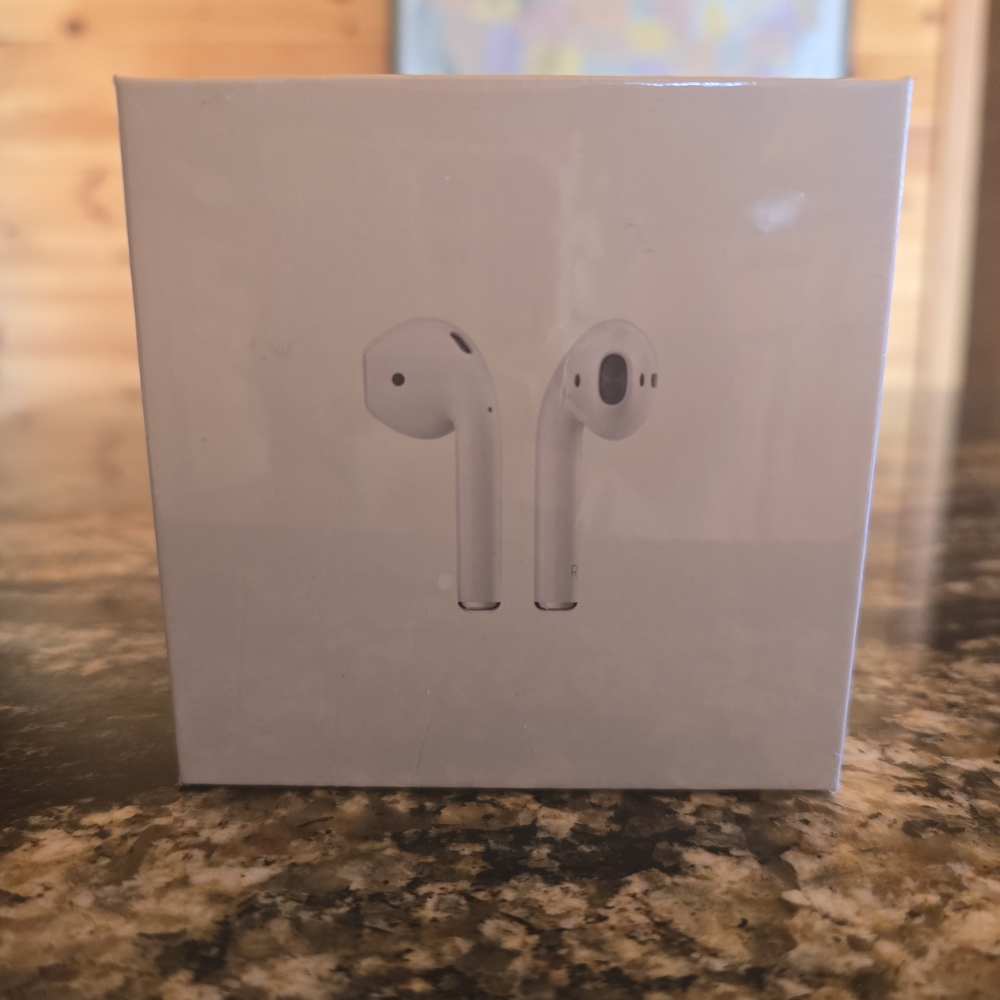 Apple AirPods in Classic White